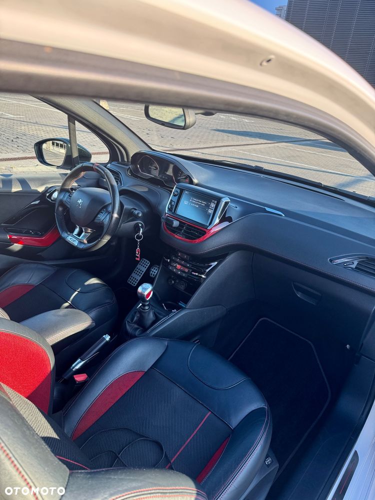 Peugeot 208 1.6 THP GTi - 12