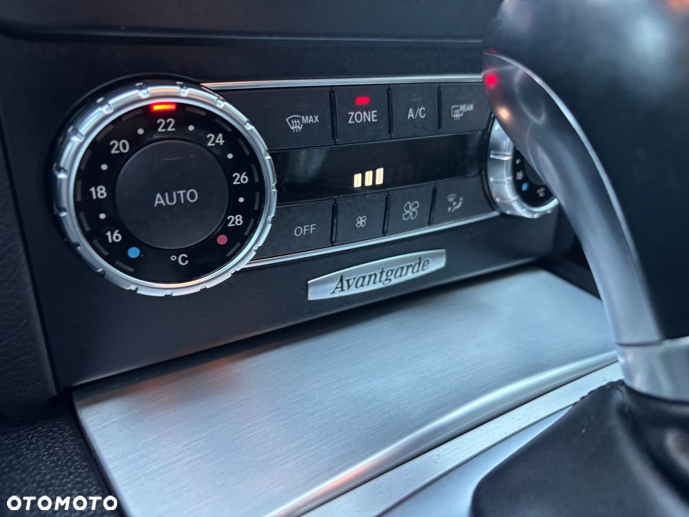 Mercedes-Benz Klasa C 220 (BlueTEC) d T 7G-TRONIC Avantgarde - 18