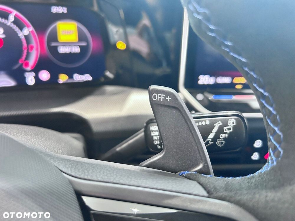 Volkswagen Golf - 28