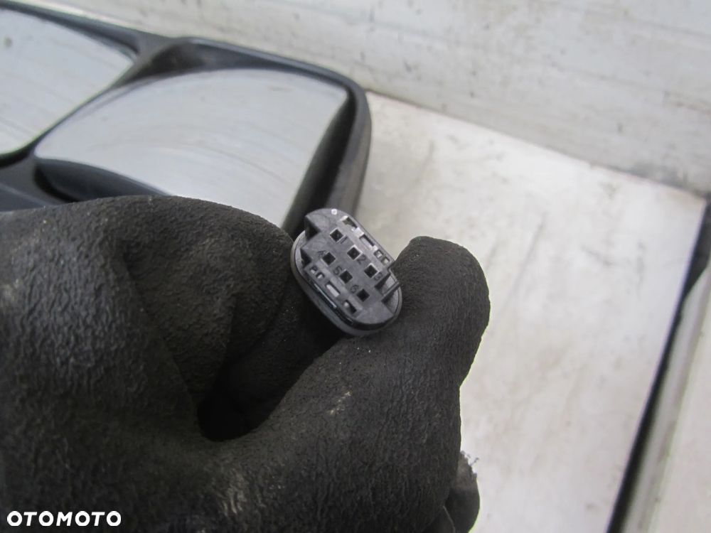 Mercedes Actros MP4 11r->lusterko prawy przód UK - 6