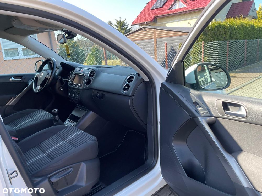 Volkswagen Tiguan 2.0 TDI DPF BlueMotion Technology Sport & Style - 27