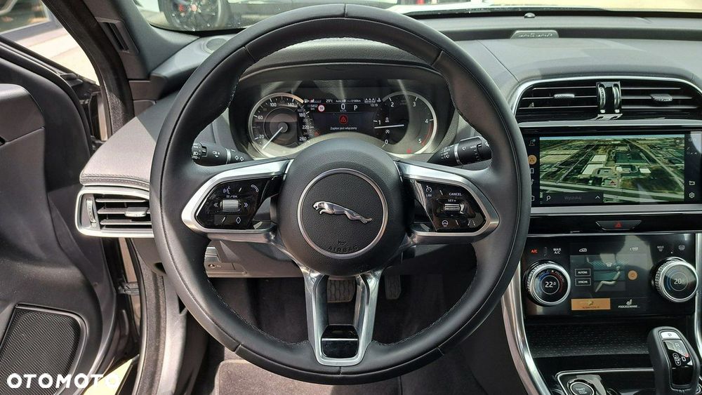 Jaguar XE - 24