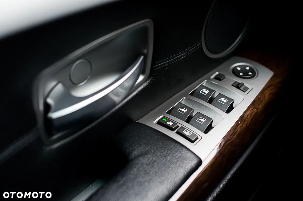 BMW Seria 7 750i - 13