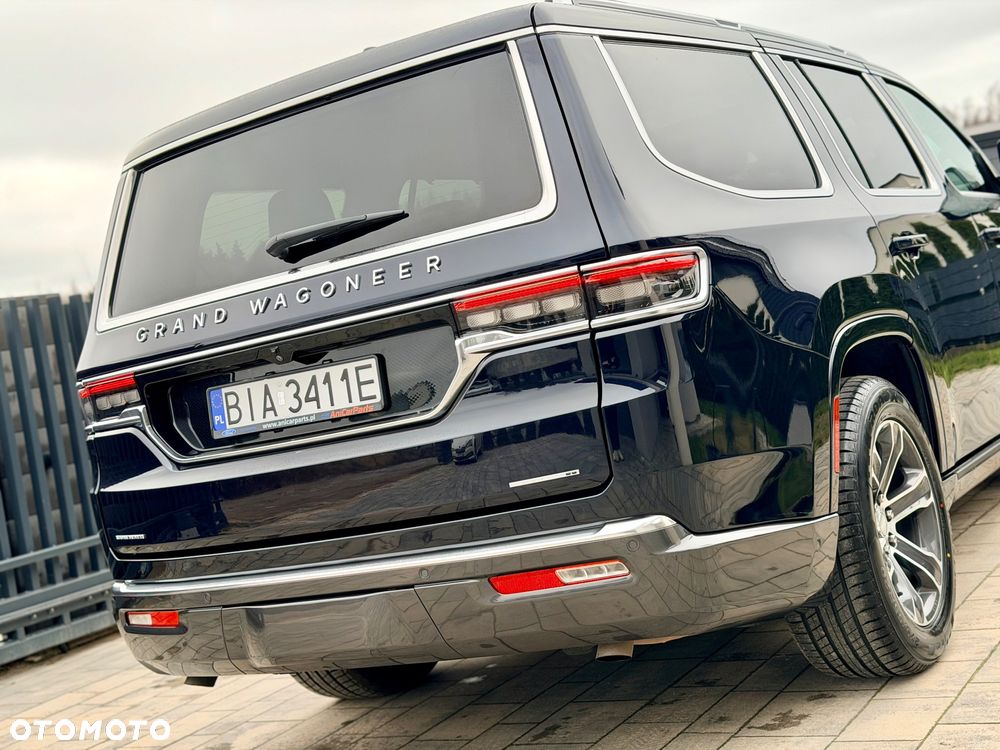 Jeep Grand Wagoneer - 9