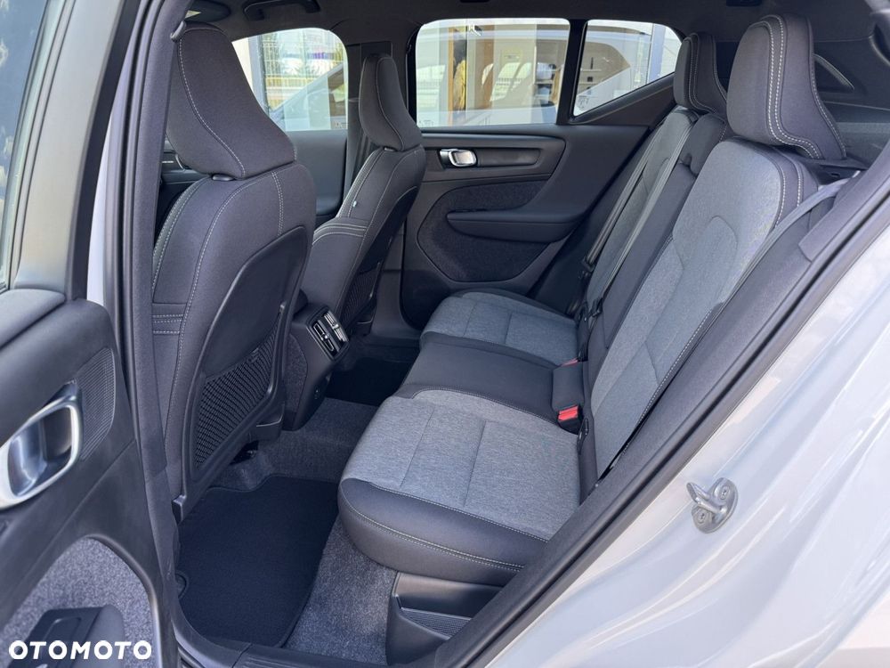 Volvo XC 40 B3 Plus Dark - 12