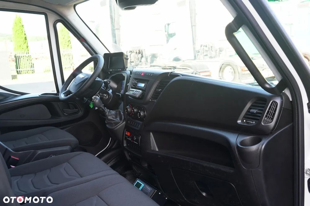 Iveco DAILY 70-150 / CHŁODNIA / AGREGAT THERMO KING V -300 MAX / BLIŹNIAK / WINDA DHOLLANDIA / AUTOMAT / 3 MIEJSCA - 36