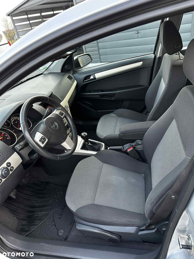 Opel Astra 1.6 NAVI - 19