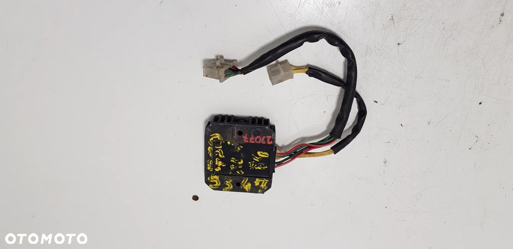Honda Transalp 600 87r. Regulator napięcia - 1