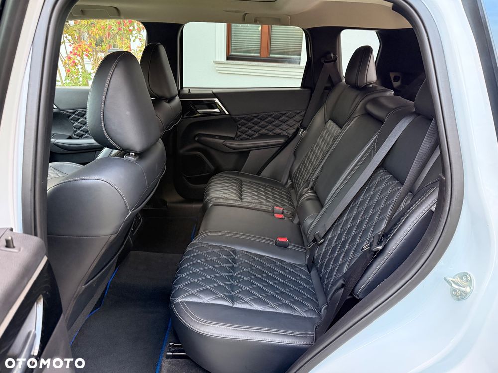 Mitsubishi Outlander - 16