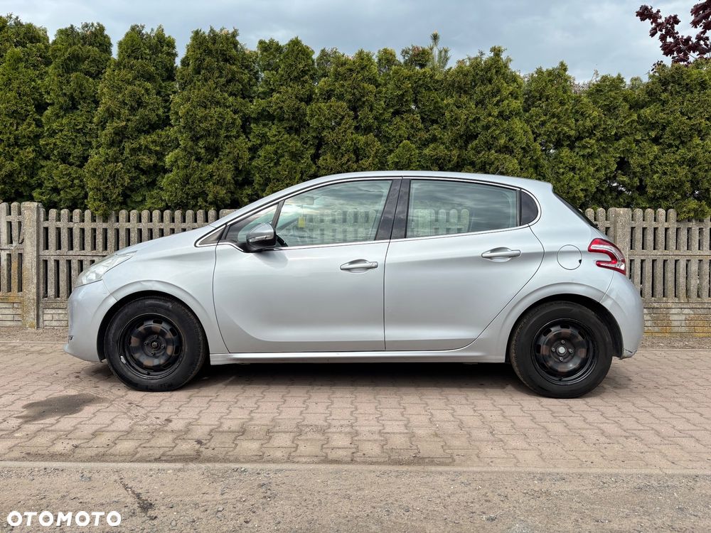 Peugeot 208 - 4