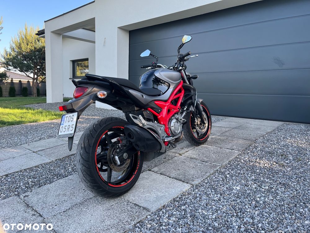 Suzuki Gladius - 5