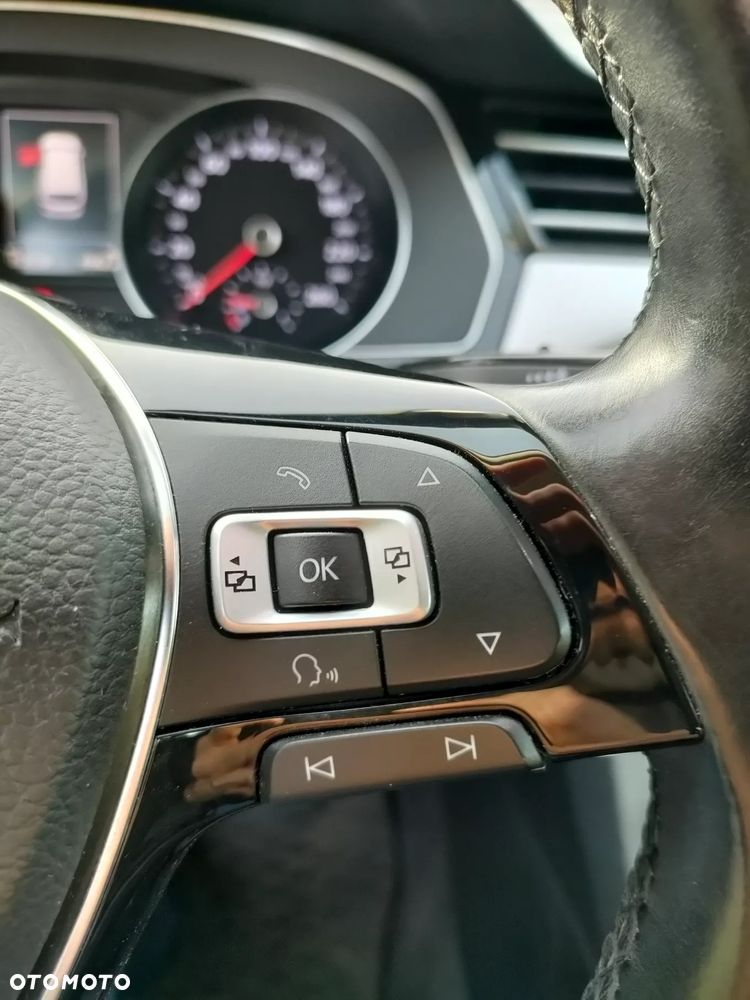 Volkswagen Passat - 16