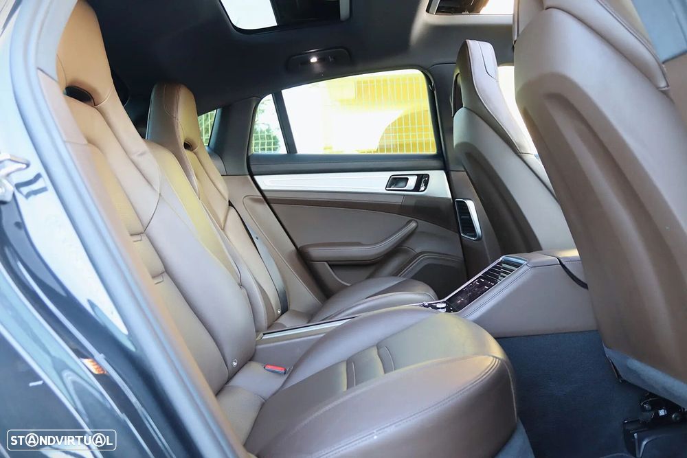 Porsche Panamera 4 E-Hybrid - 41