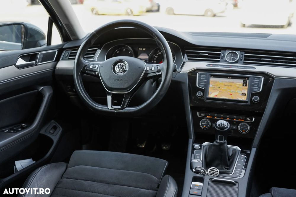 Volkswagen Passat Variant 2.0 TDI Highline - 16