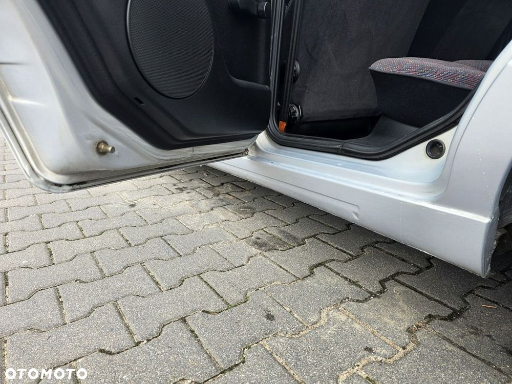 Volkswagen Golf 2.0 GL - 30