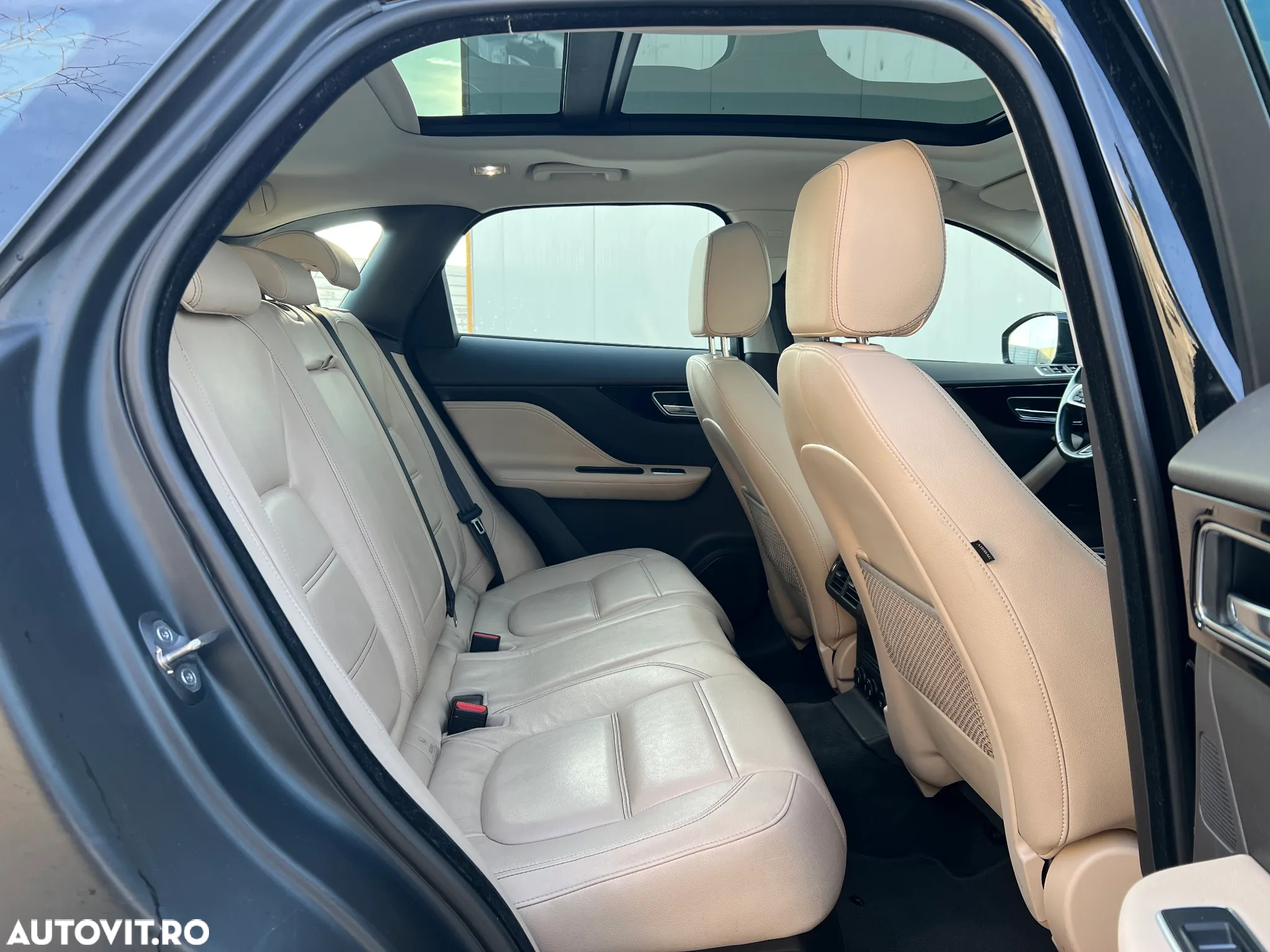 Jaguar F-Pace 20d AWD Aut. Prestige - 8