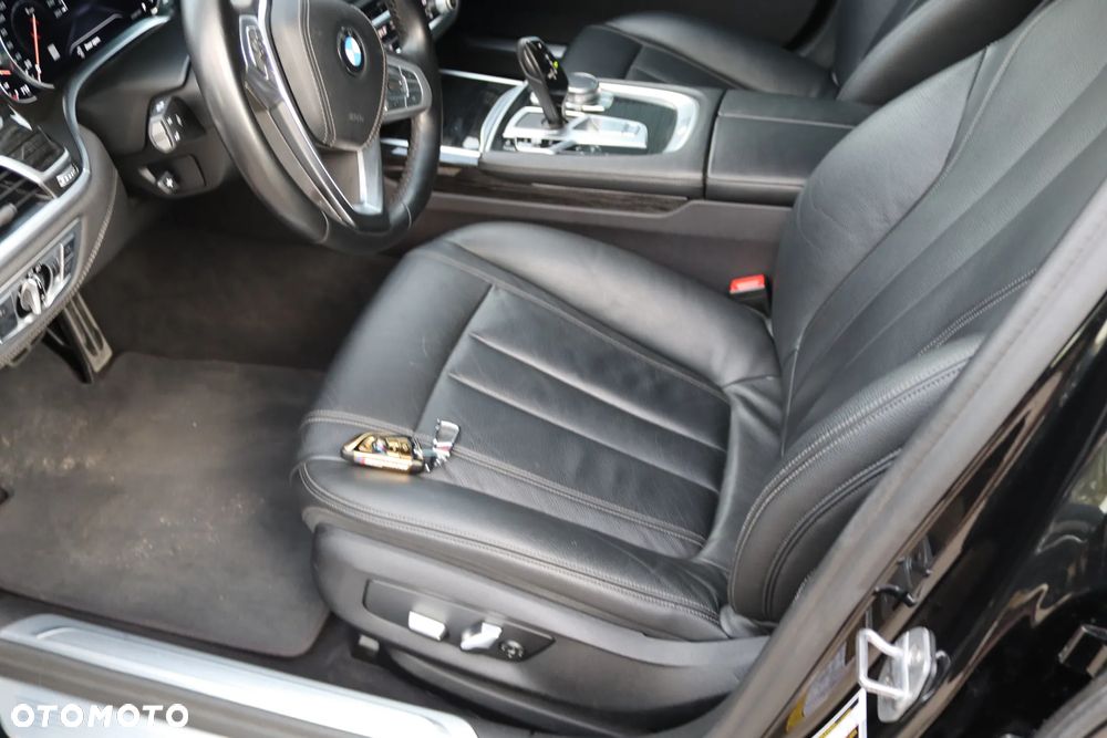 BMW Seria 7 740Li - 35