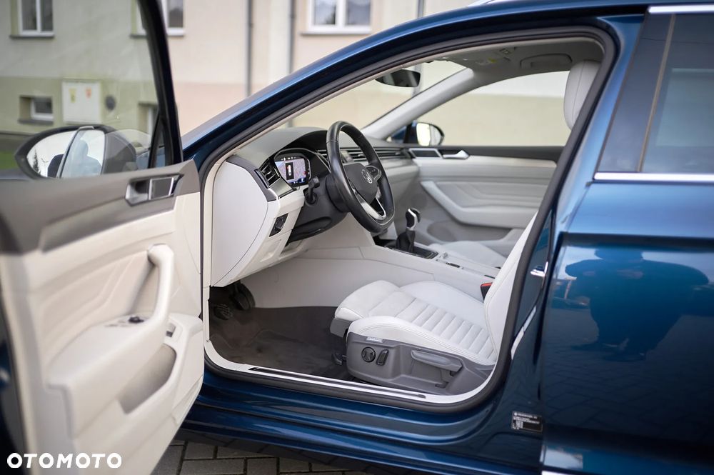 Volkswagen Passat - 25