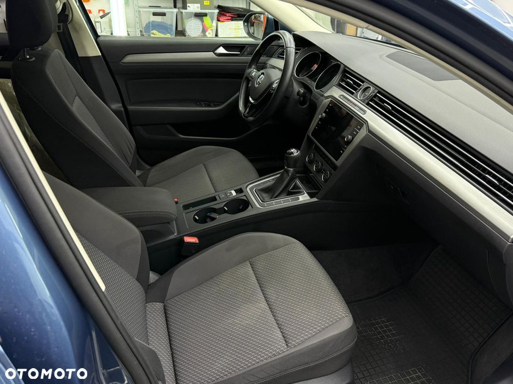 Volkswagen Passat 2.0 TDI BMT Comfortline - 32