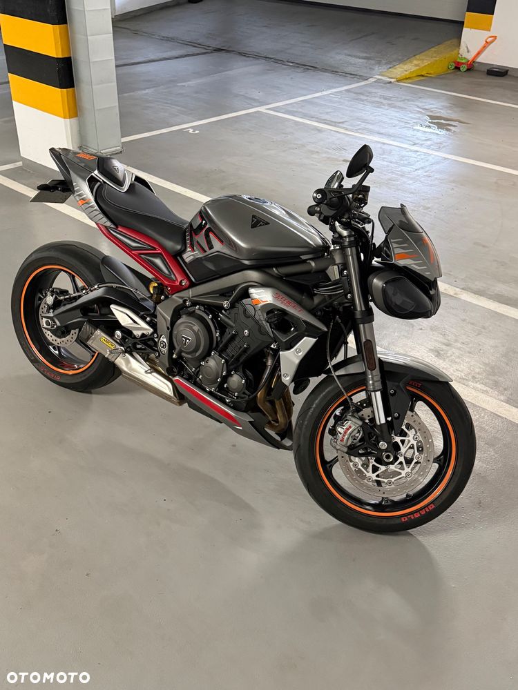 Triumph Street Triple - 1