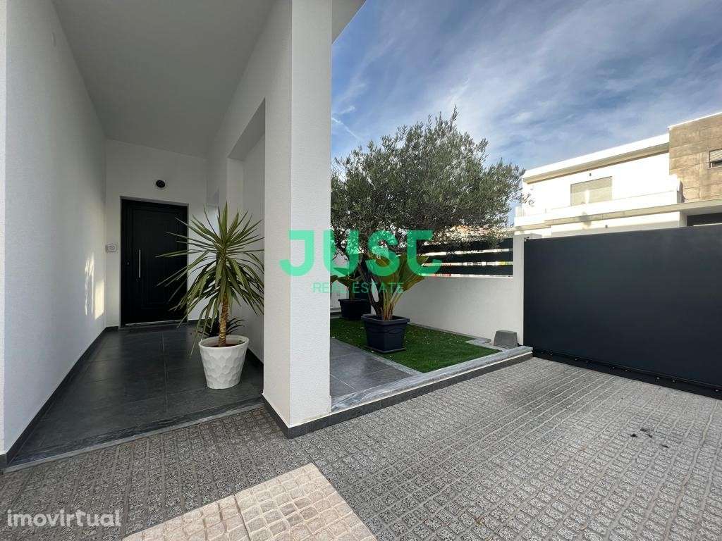 Moradia isolada T5 e garagem na Quinta de Santa Maria - Grande imagem: 2/53