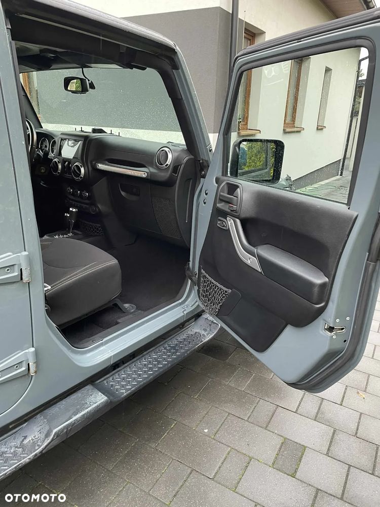 Jeep Wrangler 3.6 Unlim Sahara - 8