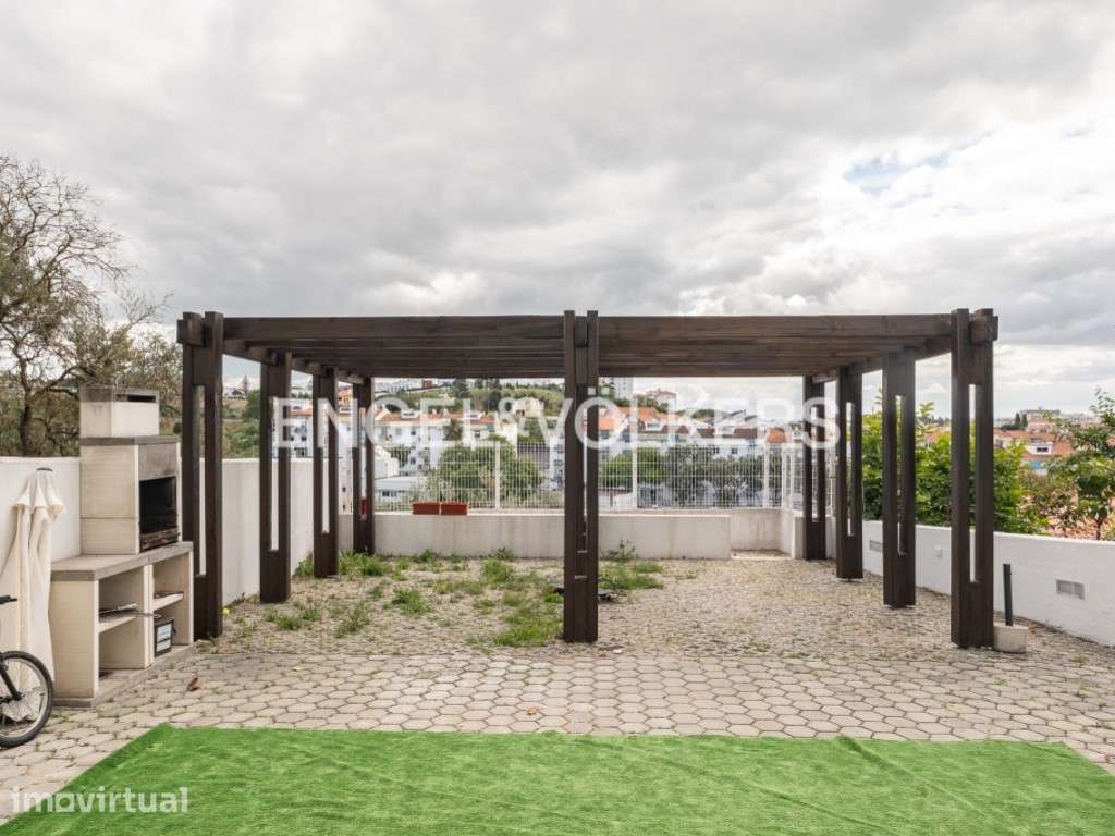 Andar de Moradia T3 em Porto Salvo - Grande imagem: 2/30