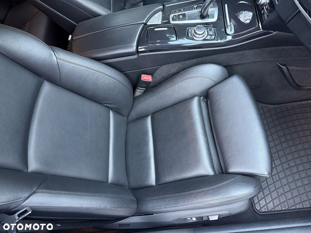 BMW Seria 5 525d xDrive - 12