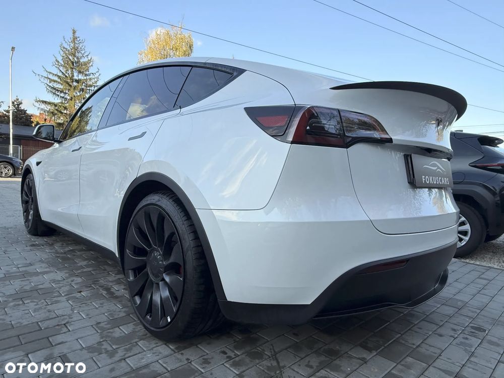 Tesla Model Y Performance AWD - 7