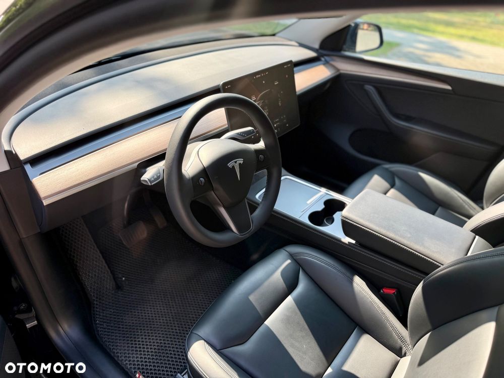 Tesla Model Y - 18