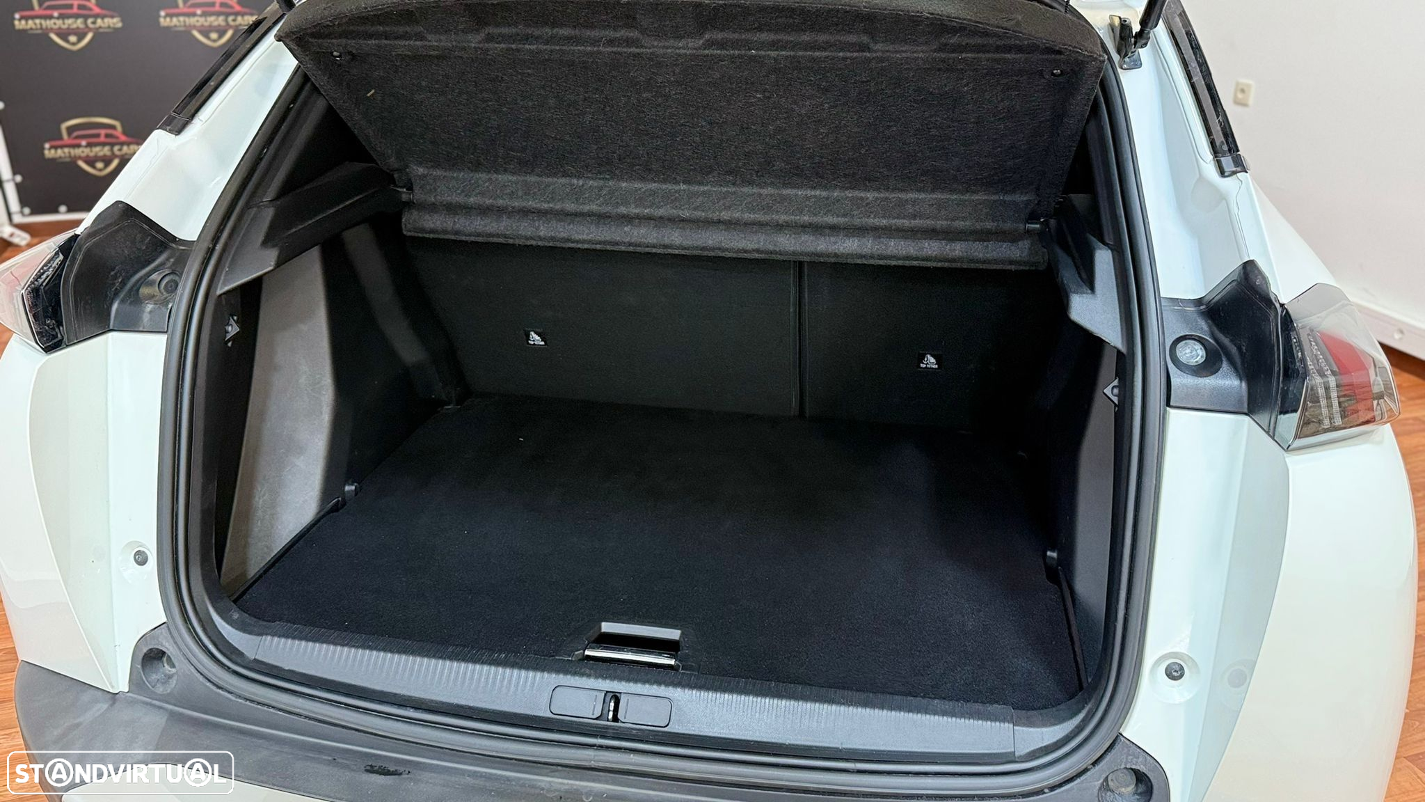 Peugeot 2008 1.2 PureTech Allure EAT8 - 12