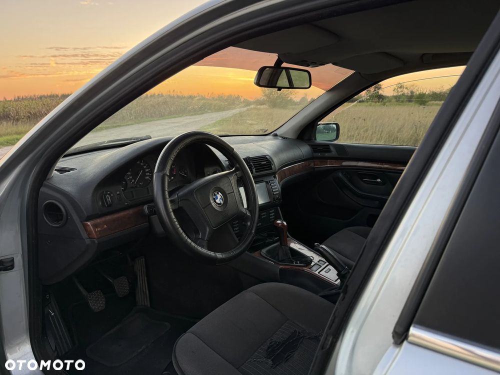 BMW Seria 5 520i - 13