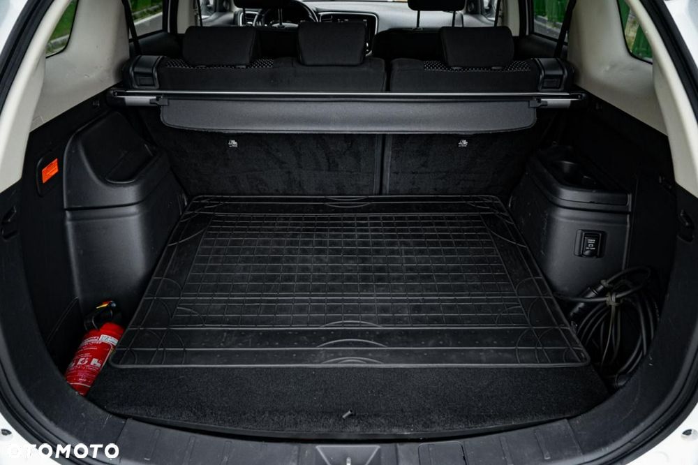 Mitsubishi Outlander 2.4 4WD Plus - 18