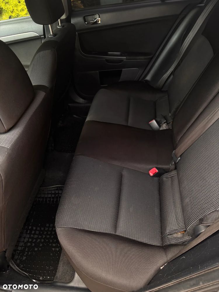 Mitsubishi Lancer 1.8 Invite - 3