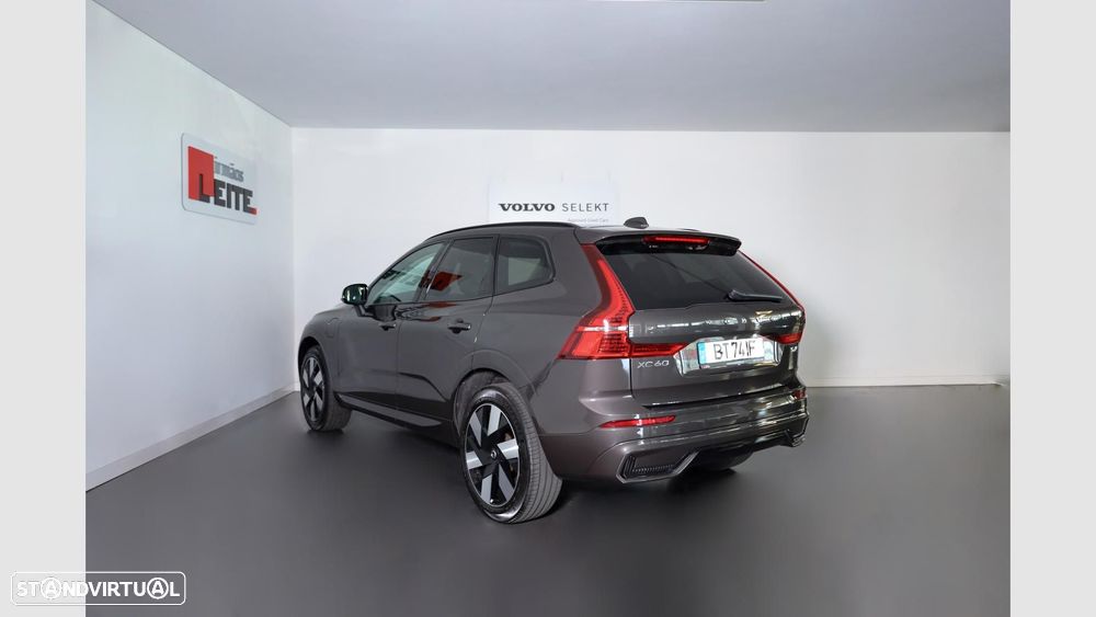 Volvo XC 60 2.0 T6 PHEV Plus Dark — fotografia 22