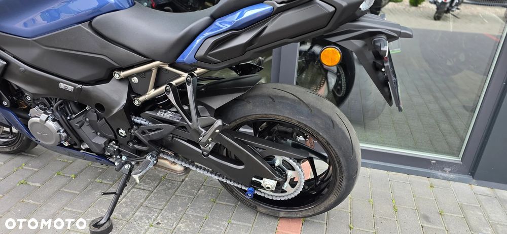 Suzuki GSX - 38