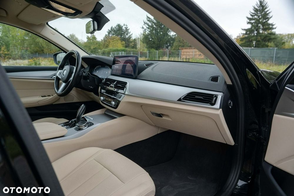 BMW Seria 5 518d Business Edition - 23