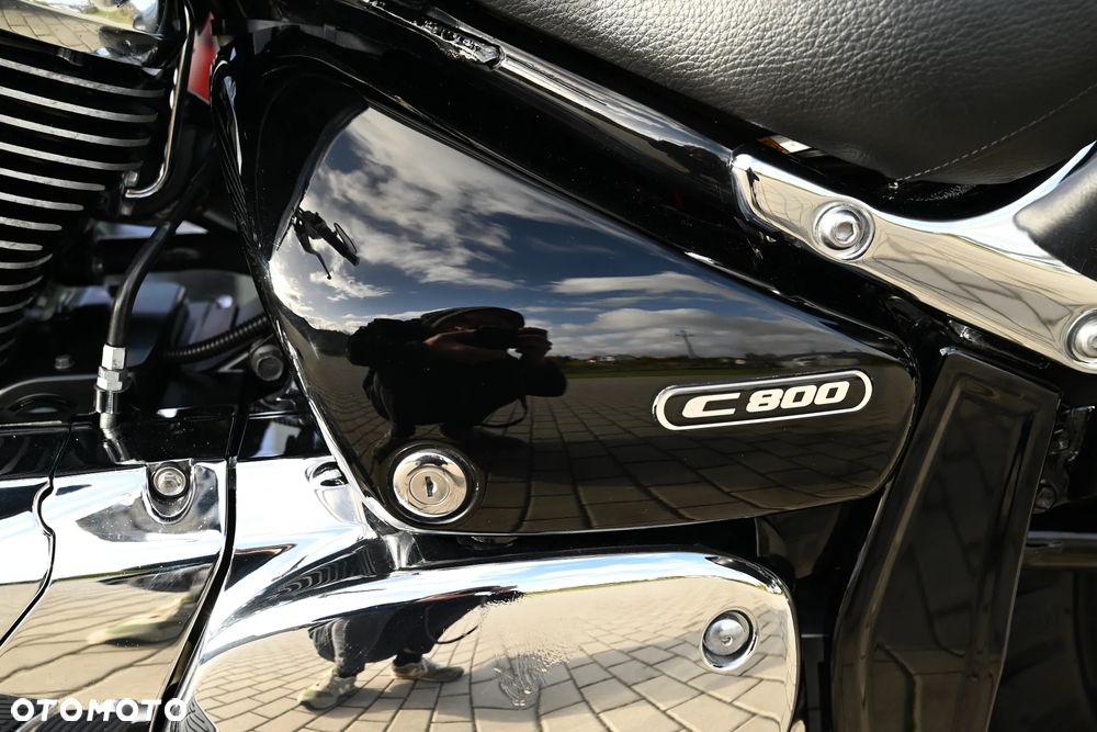 Suzuki Intruder - 17