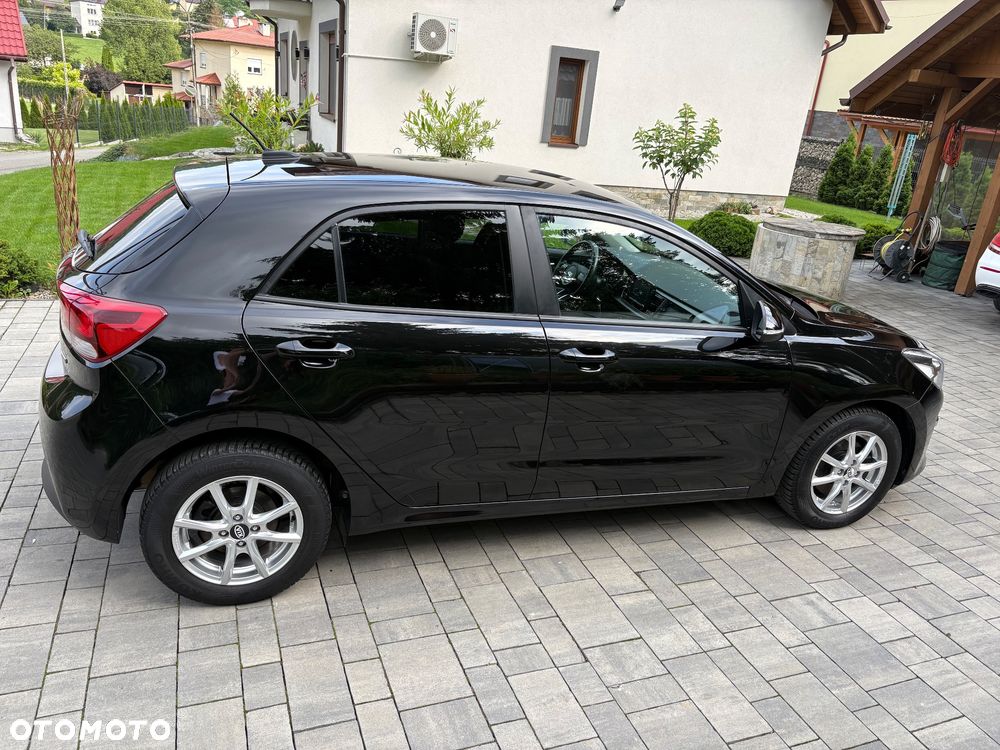 Kia Rio - 11