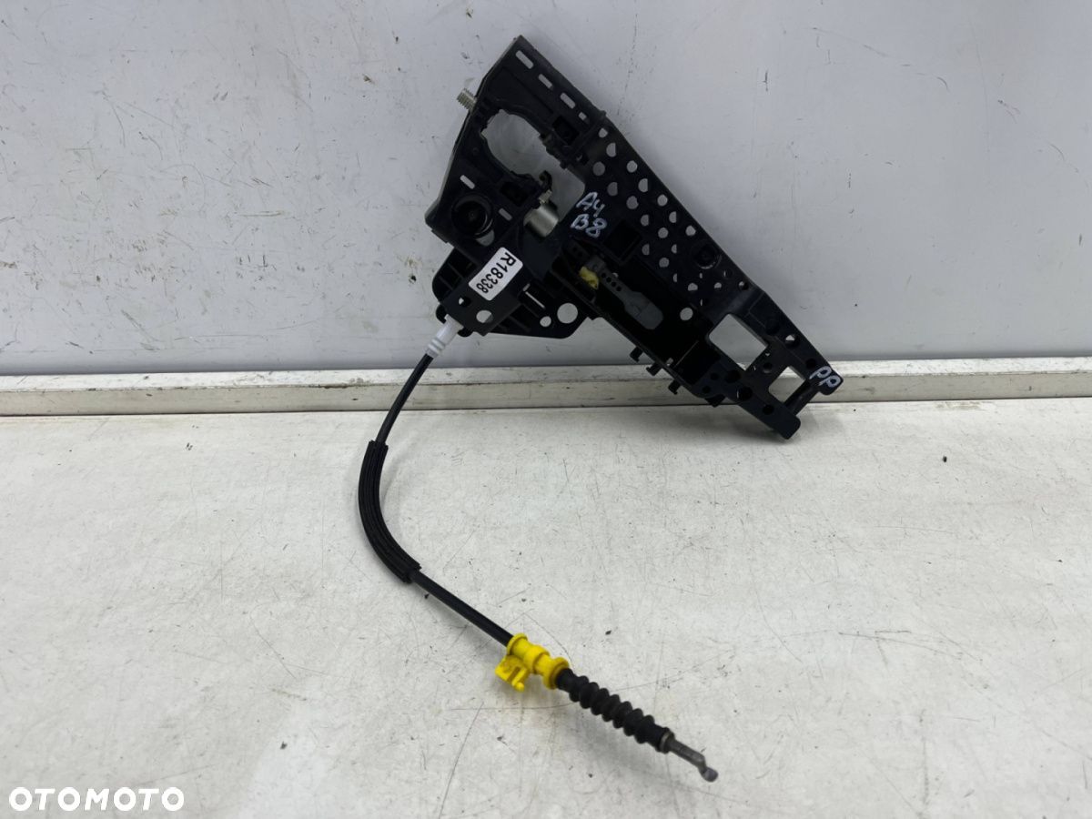 Klamka Audi A4 B8 07-15r. prawa przednia zewnętrzna podstawa rączki drzwi z linką 8t0837886b - 1