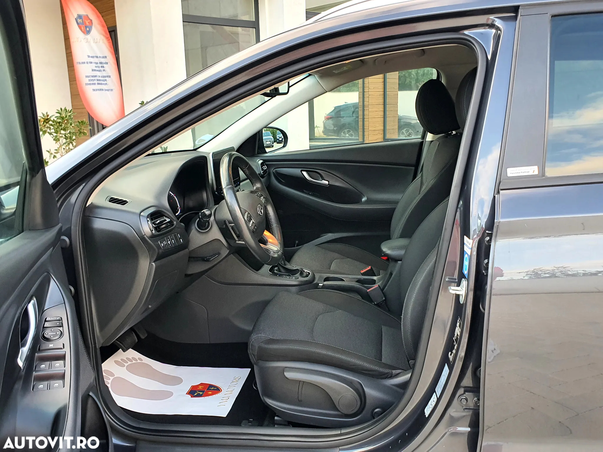 Hyundai i30 Kombi 1.6 CRDI DCT Intro - 11