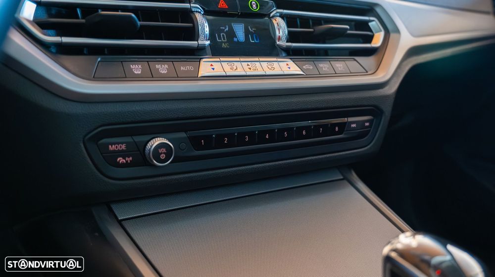 BMW 330 e Touring Corporate Edition Auto - 18
