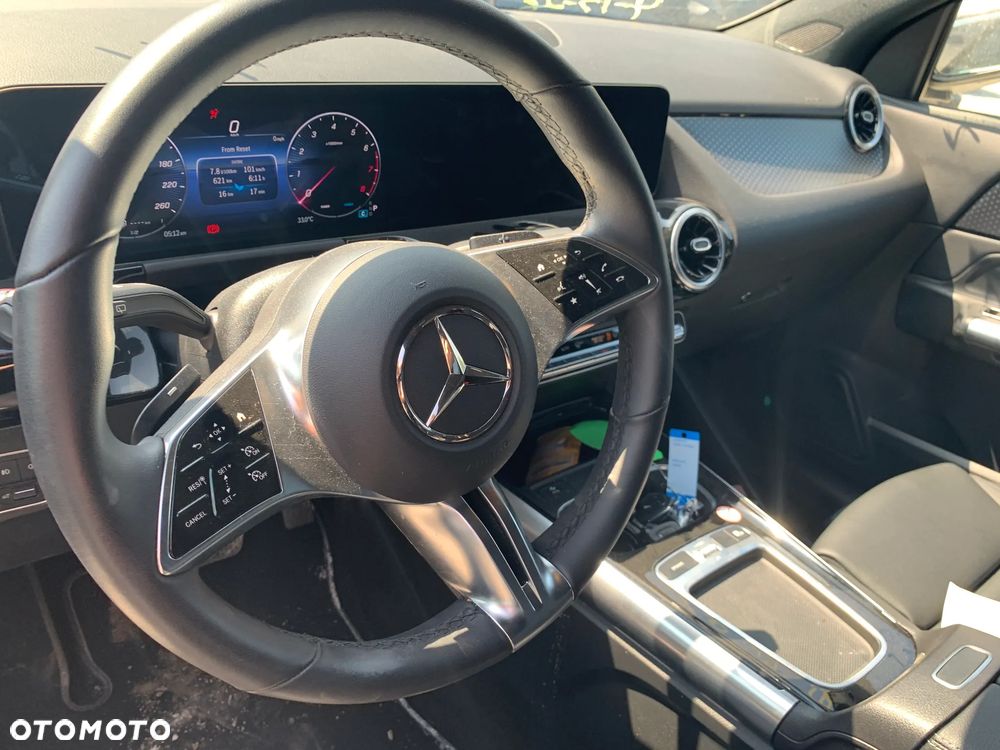 Mercedes-Benz GLA 250 4Matic 8G-DCT - 16