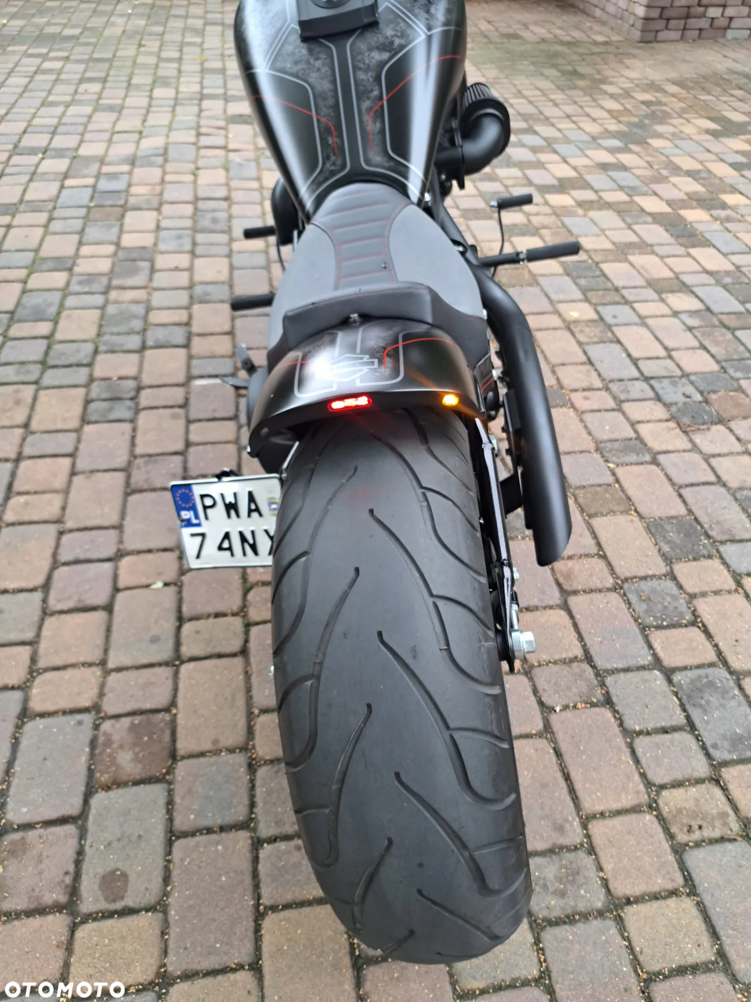 Harley-Davidson Softail Custom - 10
