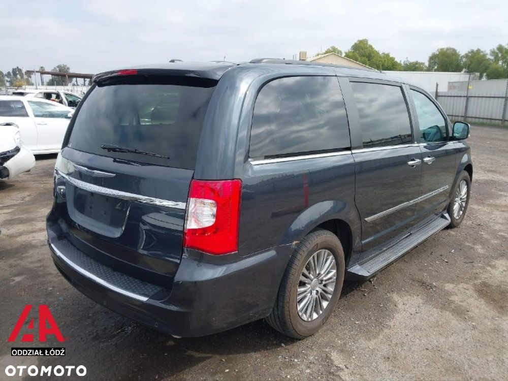 Chrysler Town & Country - 5