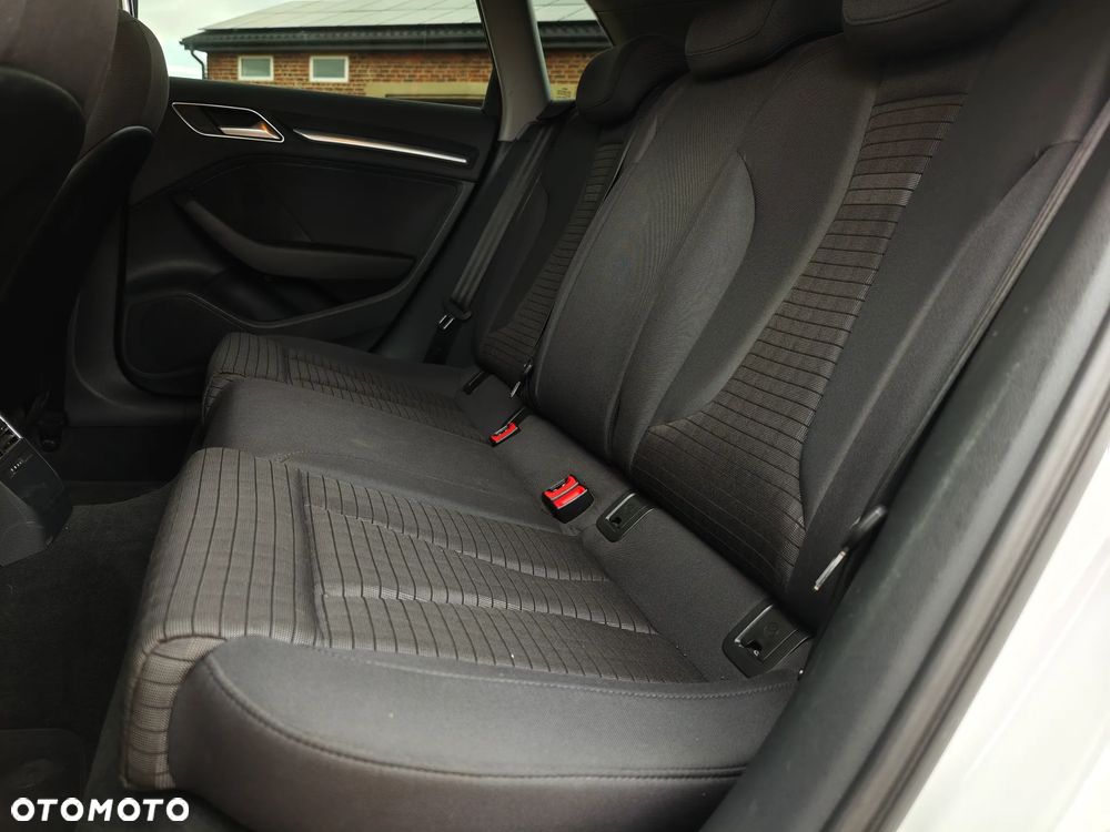 Audi A3 Sportback 2.0 TDI S tronic design - 29