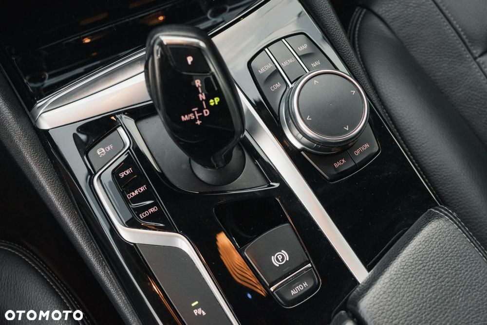BMW Seria 5 520d - 25