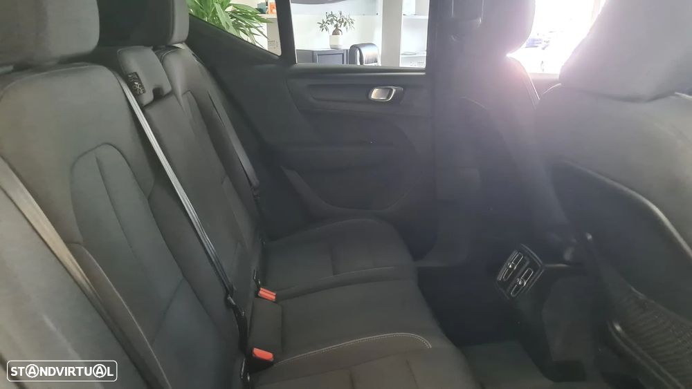 Volvo XC 40 1.5 T3 Momentum Geartronic - 23