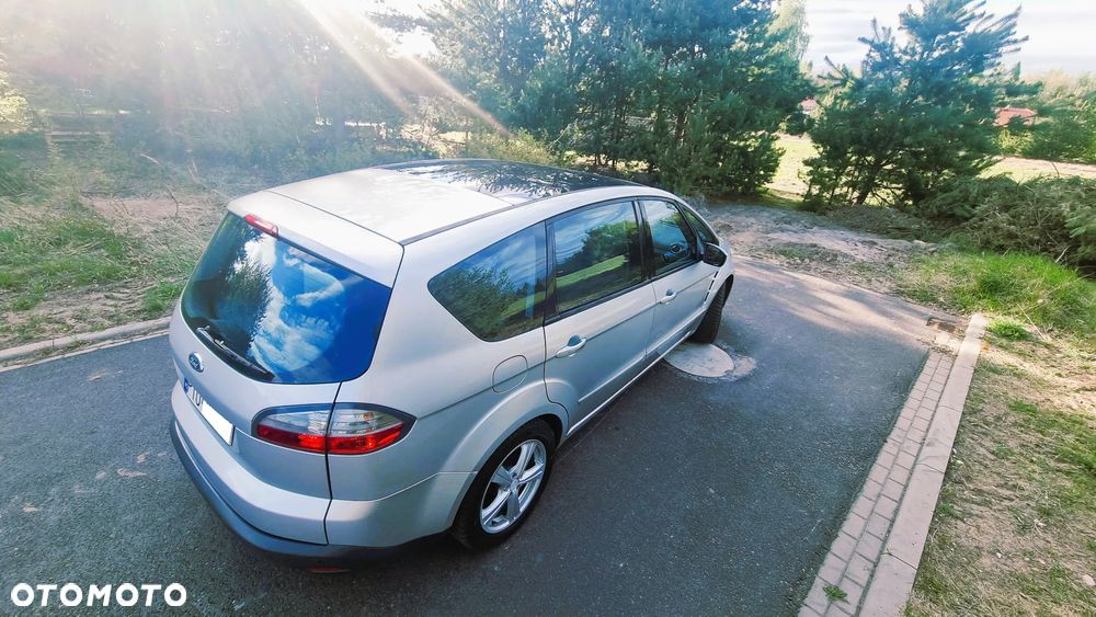 Ford S-Max - 11