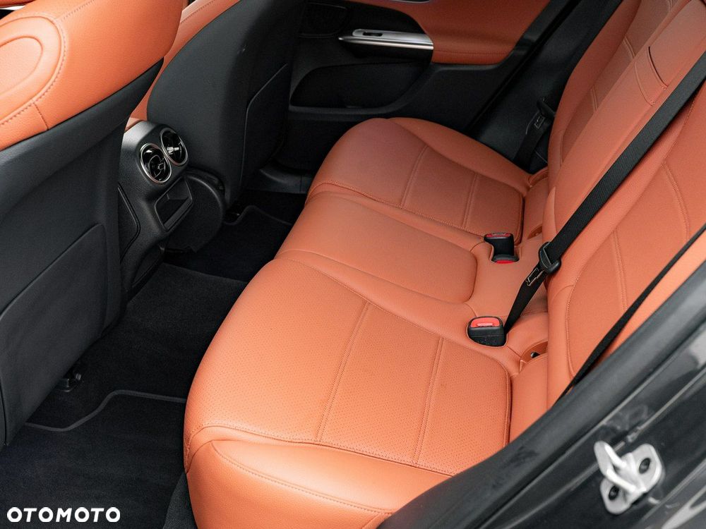 Mercedes-Benz GLC - 21